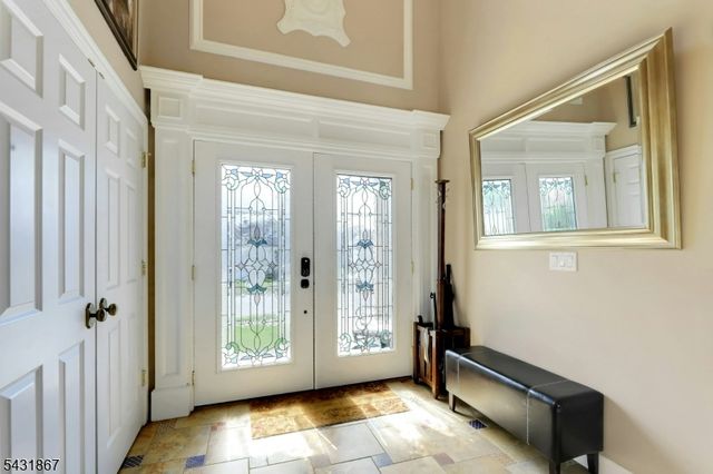12 Burbank St, Fair Lawn Boro, NJ 07410