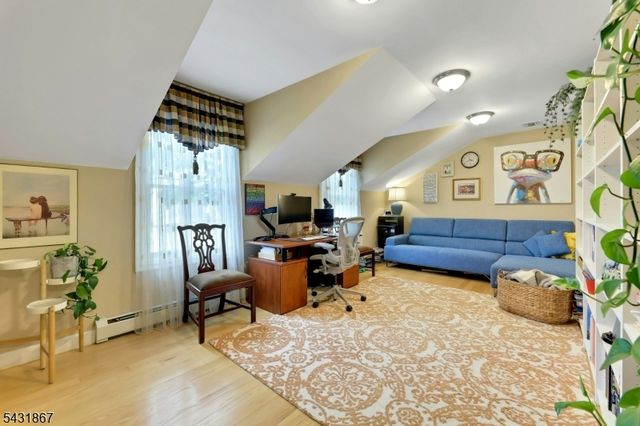 12 Burbank St, Fair Lawn Boro, NJ 07410