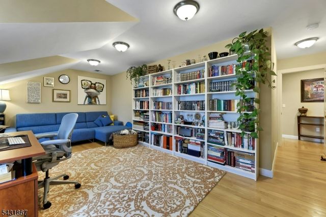 12 Burbank St, Fair Lawn Boro, NJ 07410
