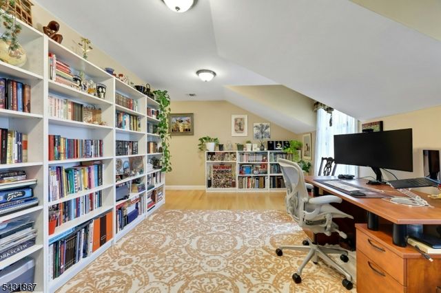 12 Burbank St, Fair Lawn Boro, NJ 07410
