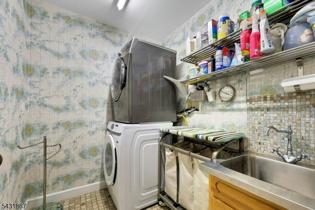 12 Burbank St, Fair Lawn Boro, NJ 07410
