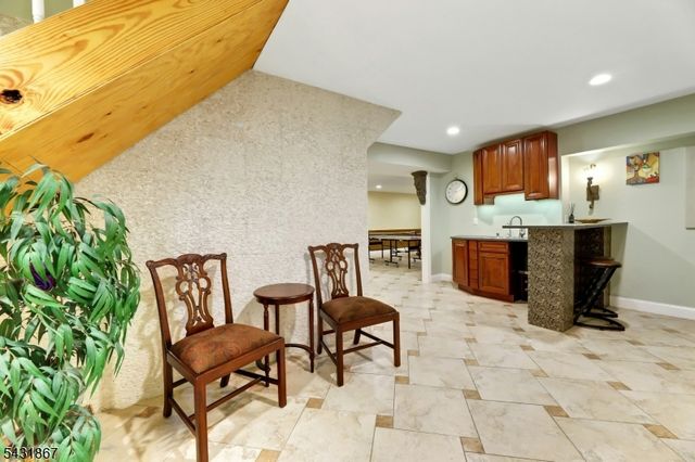 12 Burbank St, Fair Lawn Boro, NJ 07410