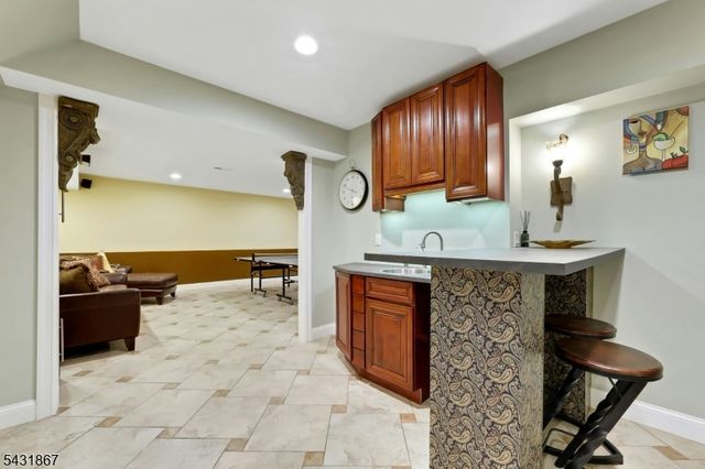 12 Burbank St, Fair Lawn Boro, NJ 07410