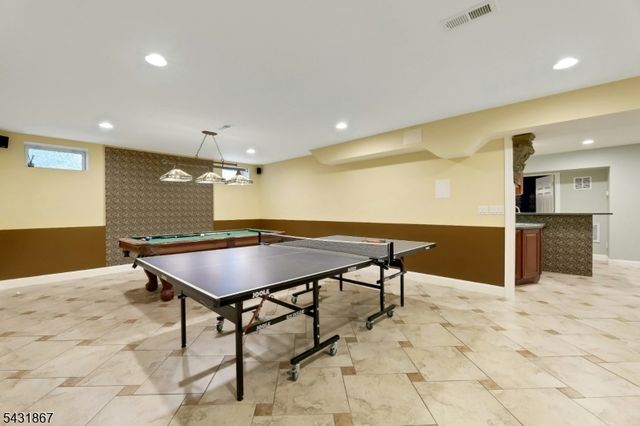 12 Burbank St, Fair Lawn Boro, NJ 07410