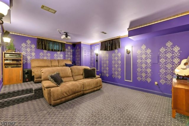 12 Burbank St, Fair Lawn Boro, NJ 07410