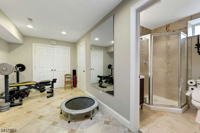 12 Burbank St, Fair Lawn Boro, NJ 07410