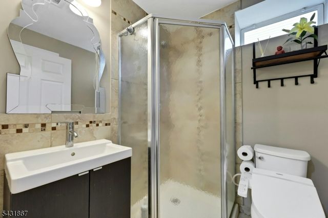 12 Burbank St, Fair Lawn Boro, NJ 07410