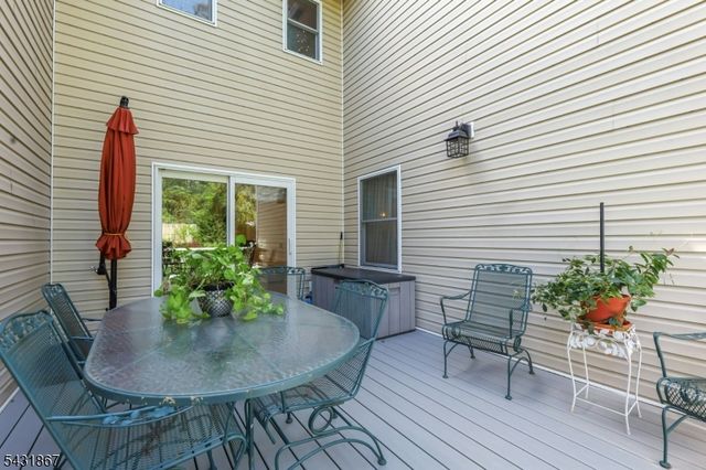 12 Burbank St, Fair Lawn Boro, NJ 07410
