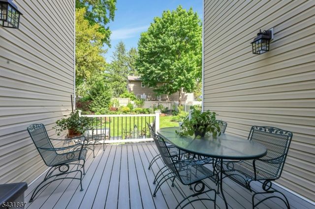 12 Burbank St, Fair Lawn Boro, NJ 07410