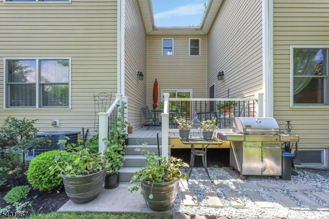 12 Burbank St, Fair Lawn Boro, NJ 07410