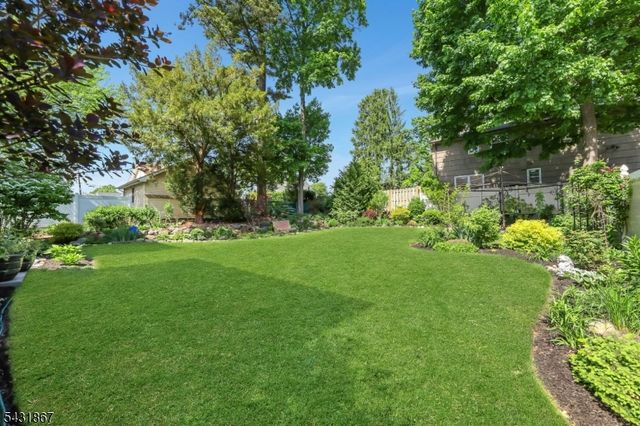 12 Burbank St, Fair Lawn Boro, NJ 07410