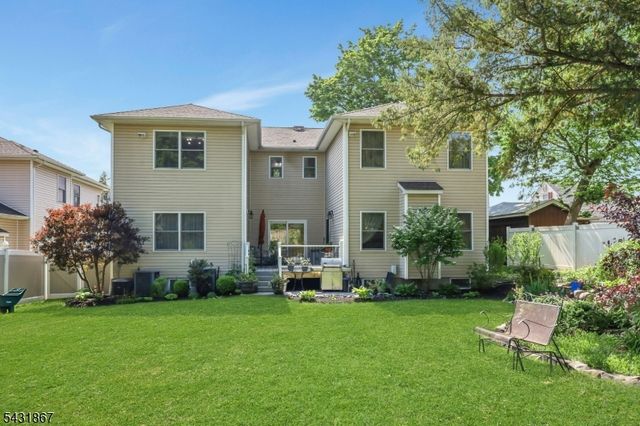 12 Burbank St, Fair Lawn Boro, NJ 07410