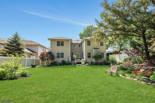 12 Burbank St, Fair Lawn Boro, NJ 07410