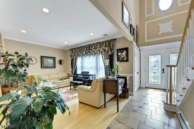 12 Burbank St, Fair Lawn Boro, NJ 07410