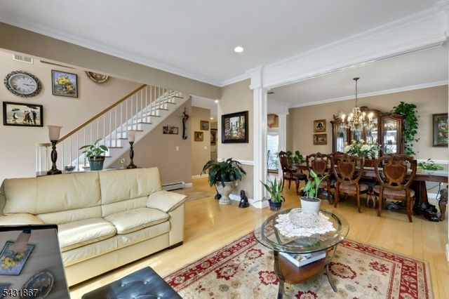 12 Burbank St, Fair Lawn Boro, NJ 07410