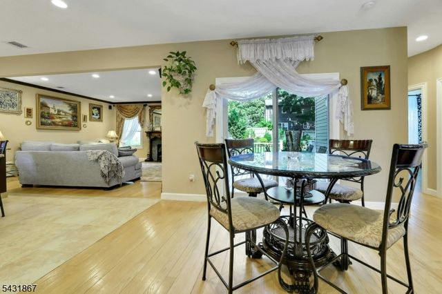 12 Burbank St, Fair Lawn Boro, NJ 07410
