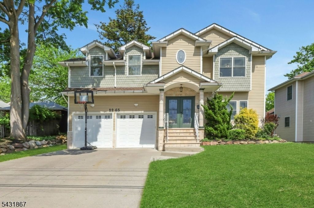 12 Burbank St, Fair Lawn Boro, NJ 07410
