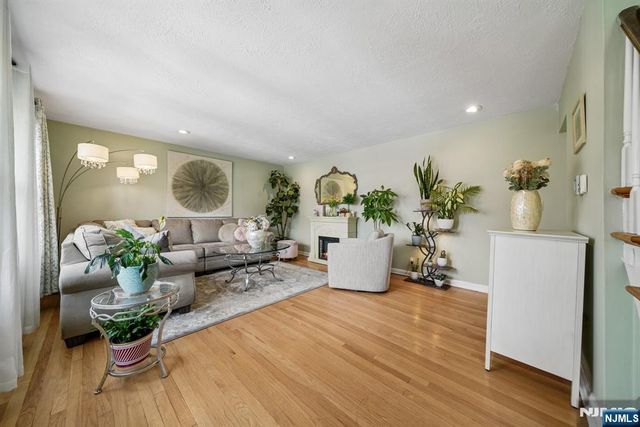 16 Lee Road, Livingston, NJ 07039