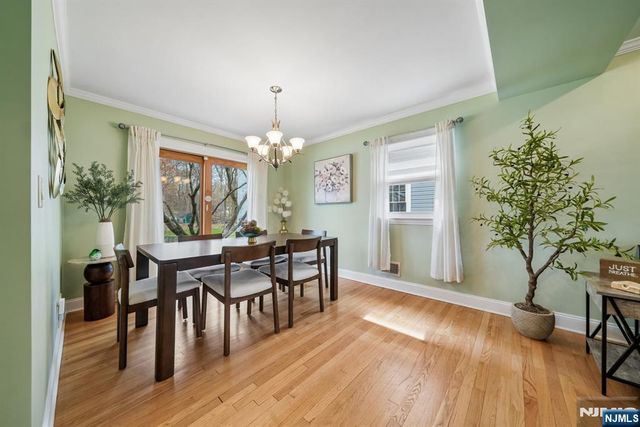 16 Lee Road, Livingston, NJ 07039