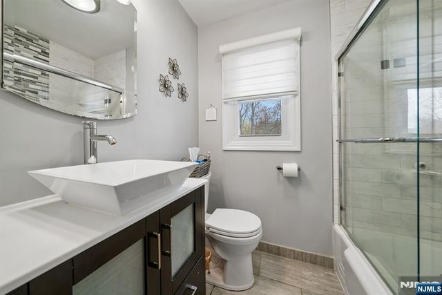 16 Lee Road, Livingston, NJ 07039