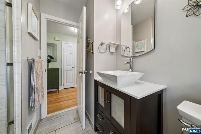 16 Lee Road, Livingston, NJ 07039