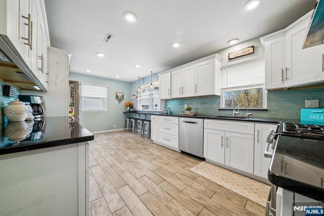 16 Lee Road, Livingston, NJ 07039