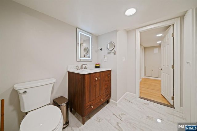 16 Lee Road, Livingston, NJ 07039