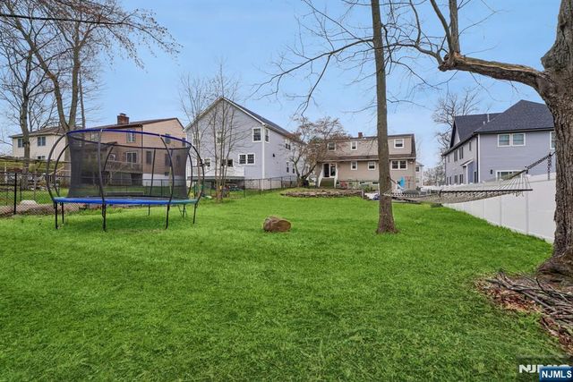 16 Lee Road, Livingston, NJ 07039