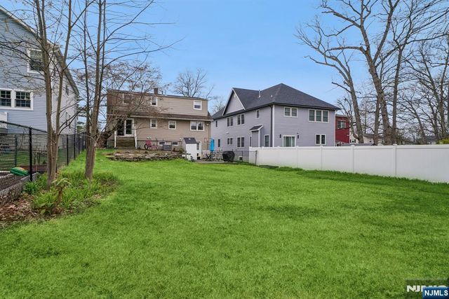 16 Lee Road, Livingston, NJ 07039