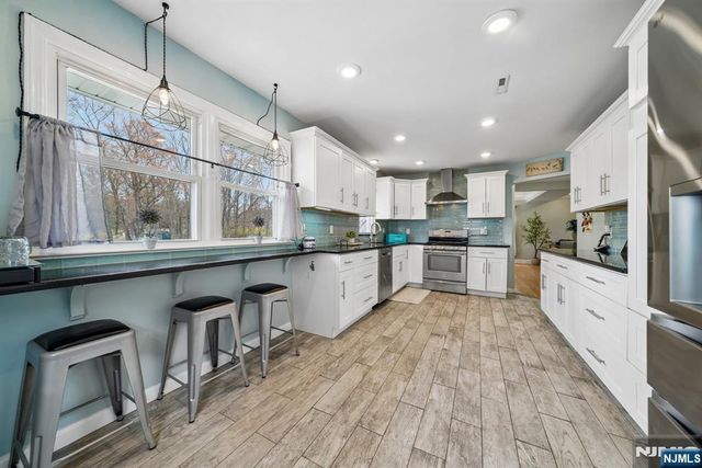 16 Lee Road, Livingston, NJ 07039