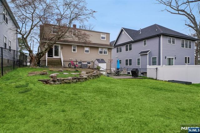 16 Lee Road, Livingston, NJ 07039