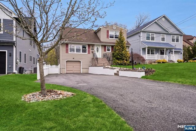 16 Lee Road, Livingston, NJ 07039