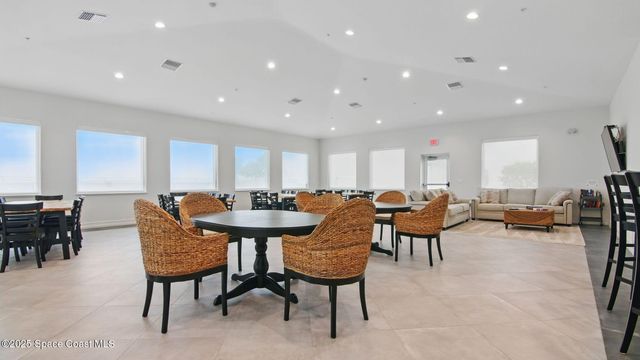 1435 S Harbor City Boulevard 401, Melbourne, FL 32901