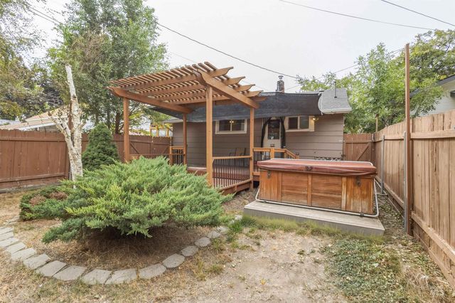 1710 1st St S, Nampa, ID 83651