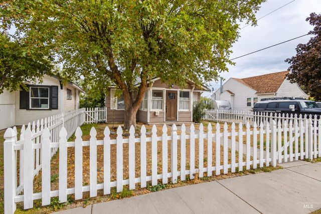 1710 1st St S, Nampa, ID 83651