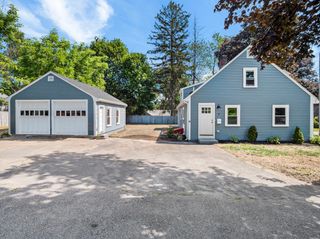 8 Lois St, Hamilton, MA 01982
