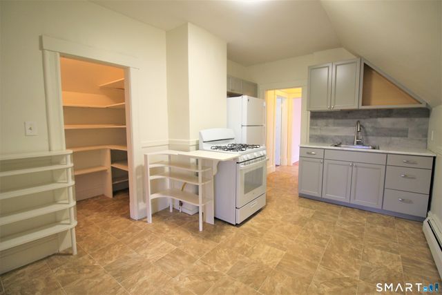 19 Nesbit Avenue 3rd Floor, West Hartford, CT 06119