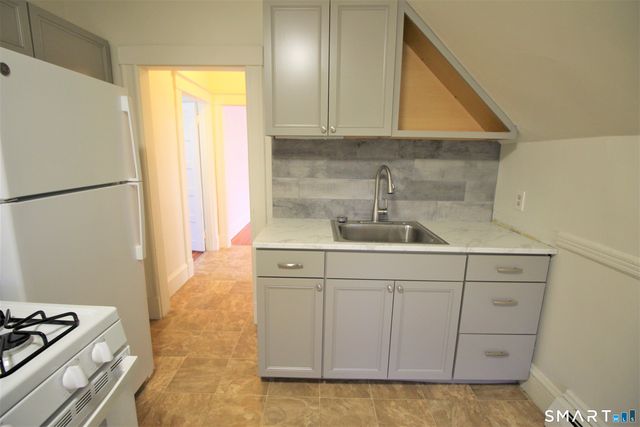 19 Nesbit Avenue 3rd Floor, West Hartford, CT 06119