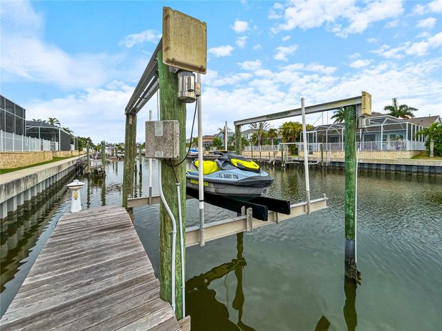 432 ISLEBAY DRIVE, Apollo Beach, FL 33572