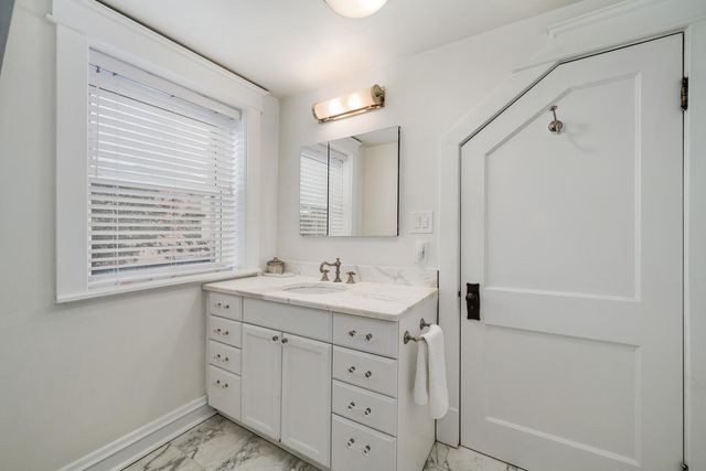 2216-CH N Magnolia Avenue, Chicago, IL 60614