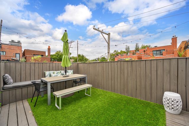 2216-CH N Magnolia Avenue, Chicago, IL 60614