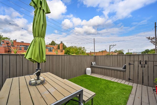 2216-CH N Magnolia Avenue, Chicago, IL 60614