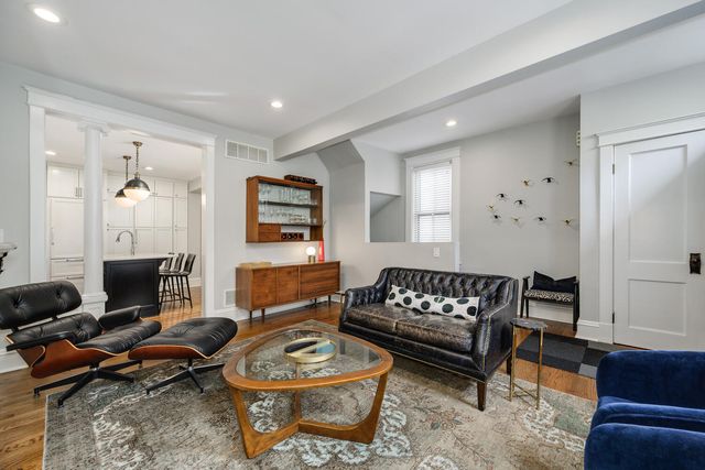 2216-CH N Magnolia Avenue, Chicago, IL 60614