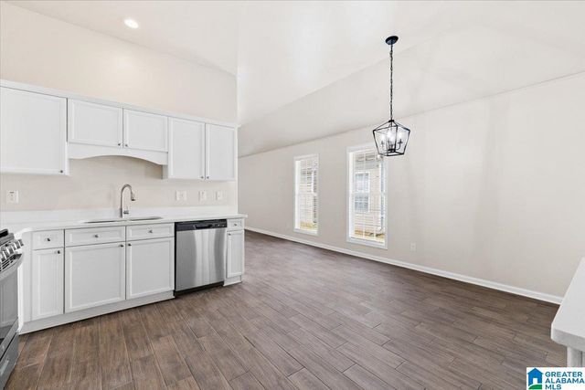 269 VILLAGE DRIVE, Calera, AL 35040
