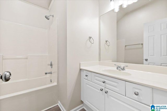 269 VILLAGE DRIVE, Calera, AL 35040