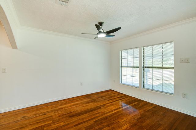 200 Riley Road, Clute, TX 77531