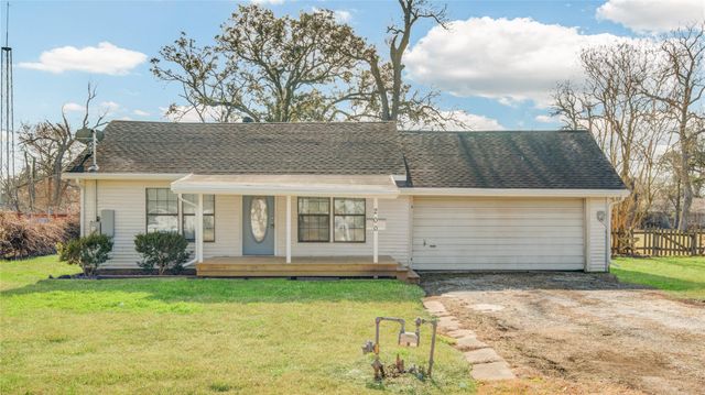 200 Riley Road, Clute, TX 77531