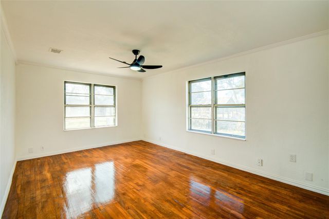 200 Riley Road, Clute, TX 77531