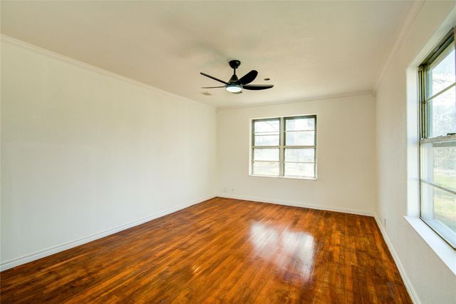 200 Riley Road, Clute, TX 77531