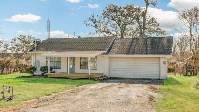 200 Riley Road, Clute, TX 77531